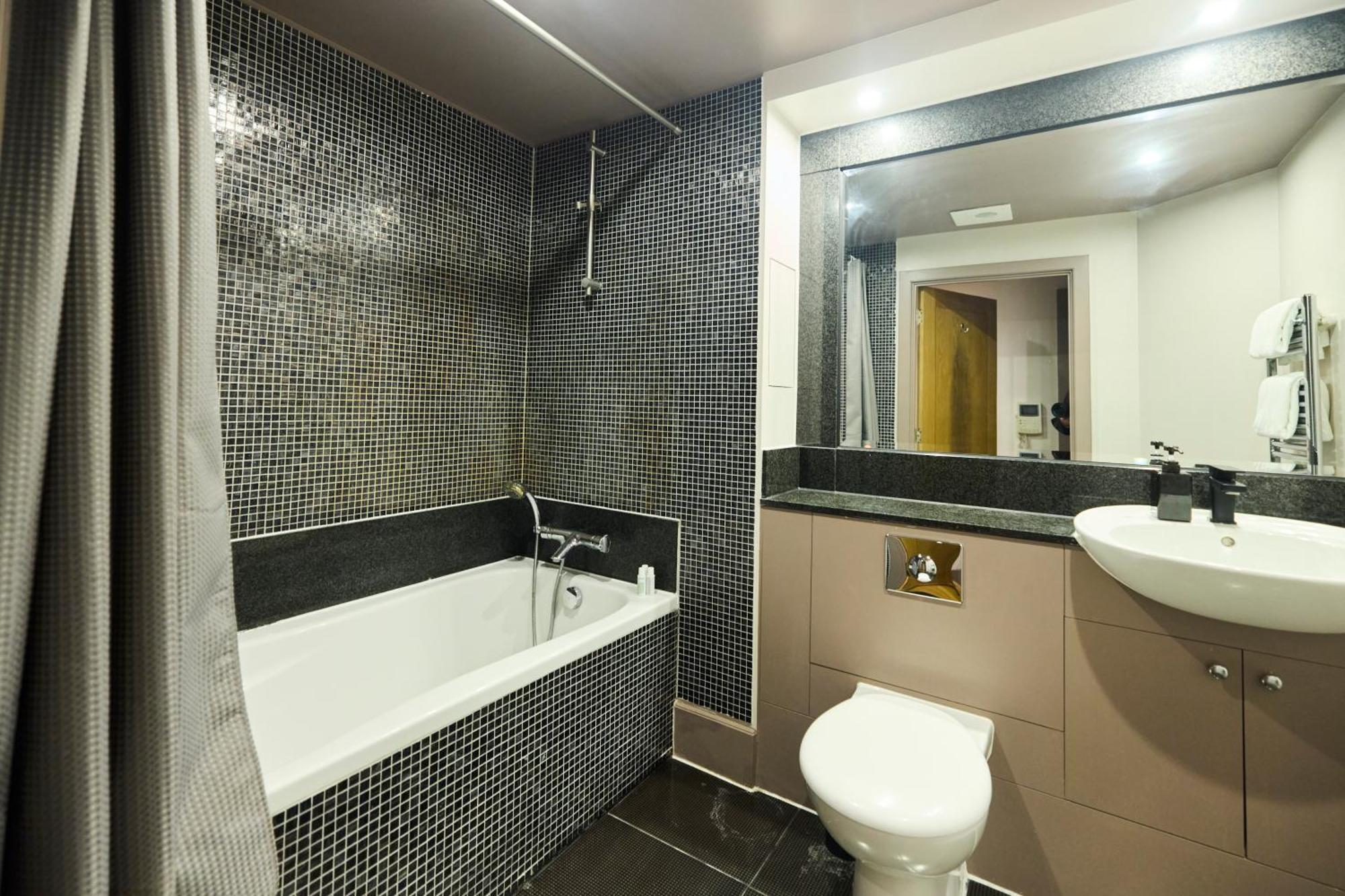The Vauxhall Hideout - Comfy 2Bdr Flat With Balcony London Ngoại thất bức ảnh