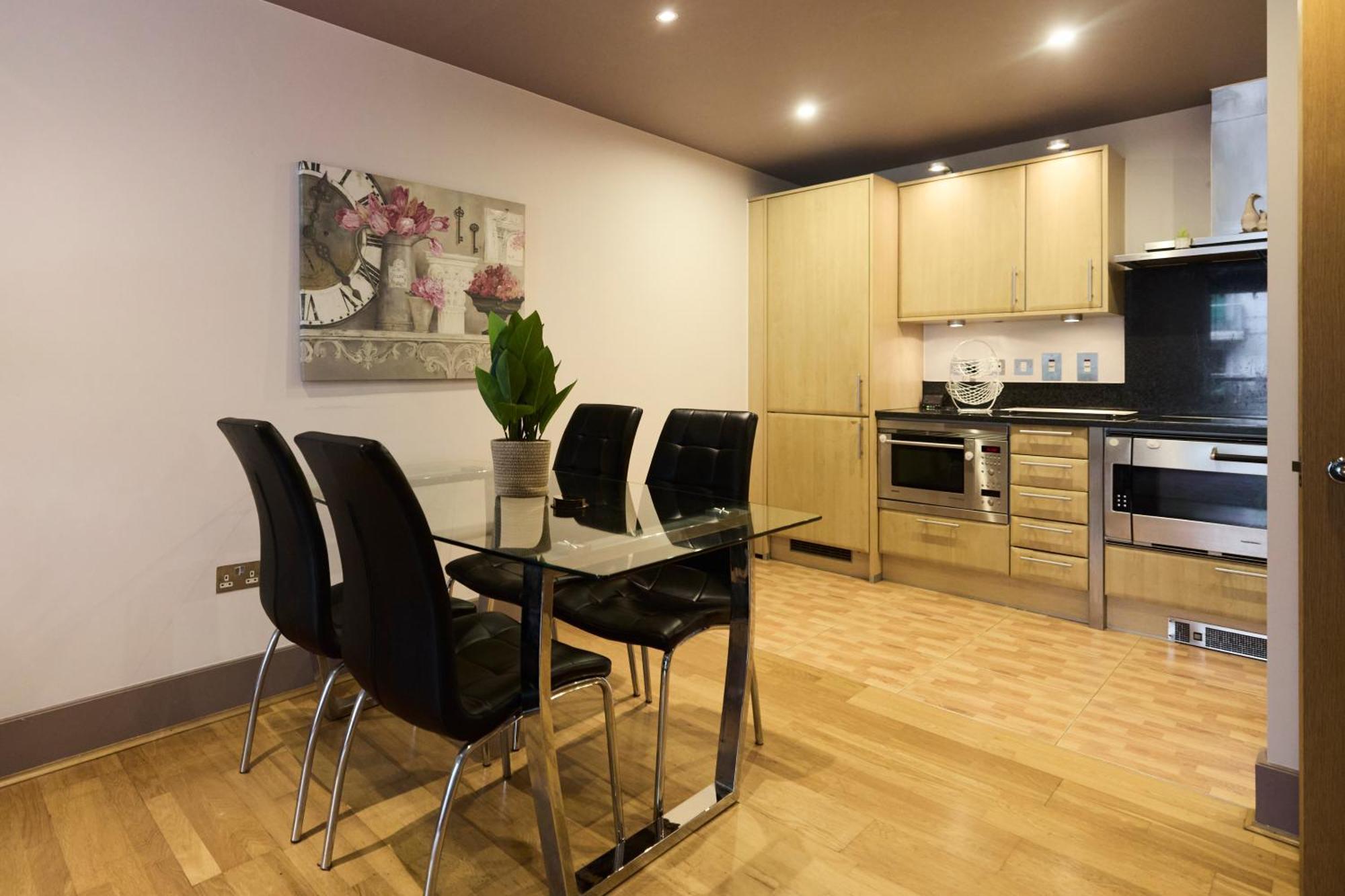 The Vauxhall Hideout - Comfy 2Bdr Flat With Balcony London Ngoại thất bức ảnh